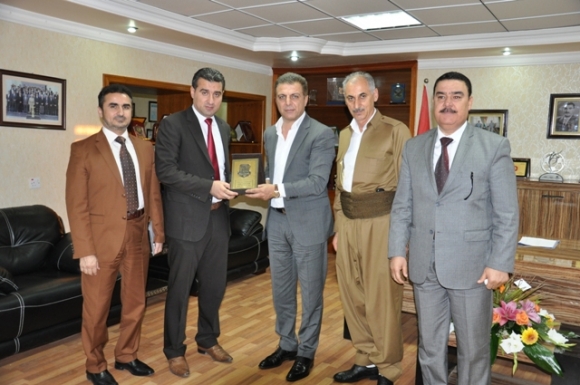 سەرۆكی پەرلەمانی كوردستان خەڵاتی یانەی هەولێر دەكات